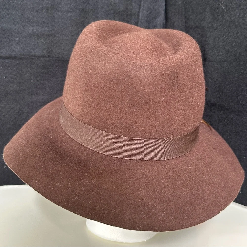 Liz Claiborne Women’s Fedora- Brown Wool Felt With Feather Highlights- NWT